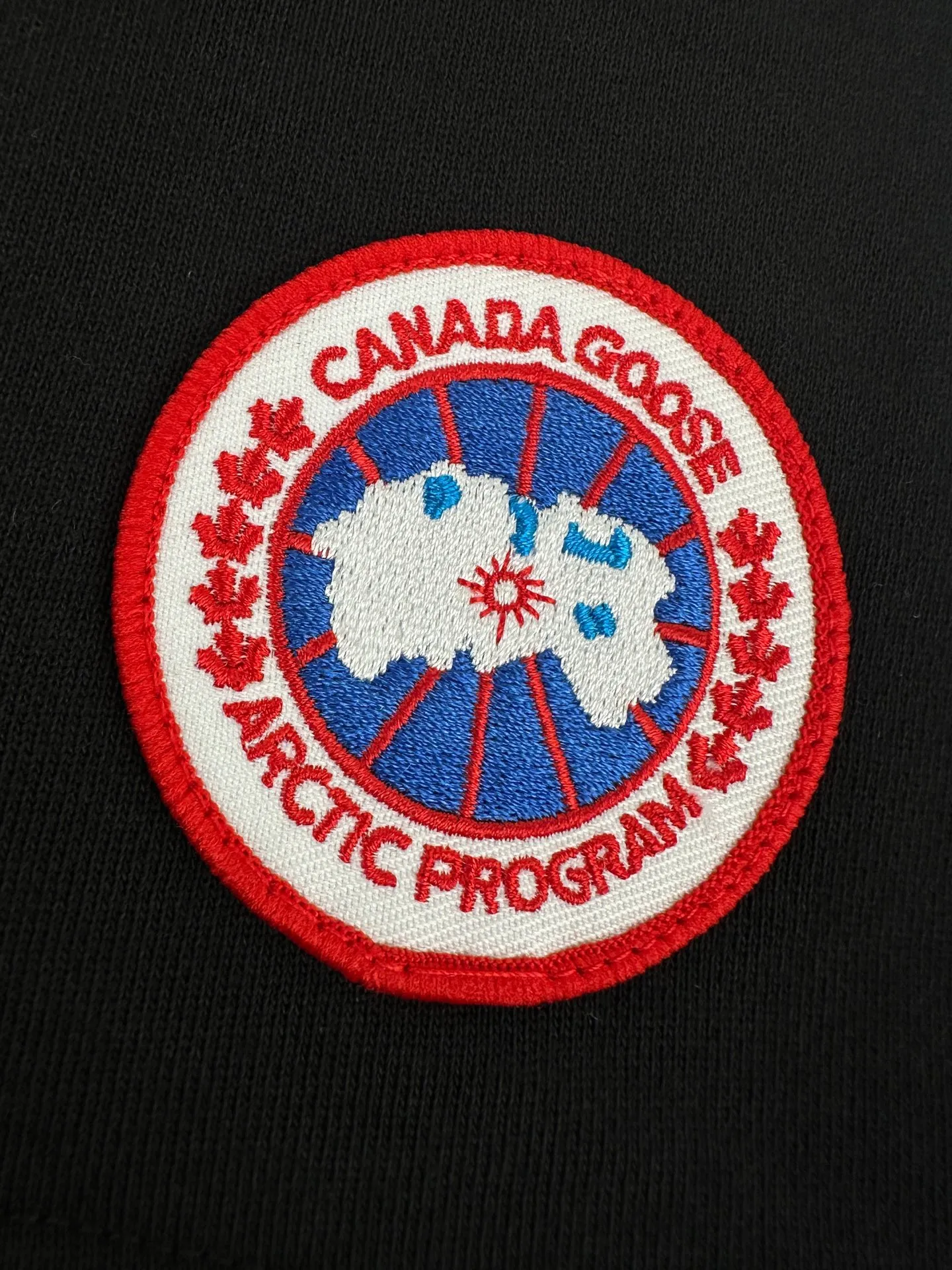 Classic Canada Goose 1: Canada Goose 2: ： 1:1 CG 1:1 CG ： Size：S M L XL ：BB